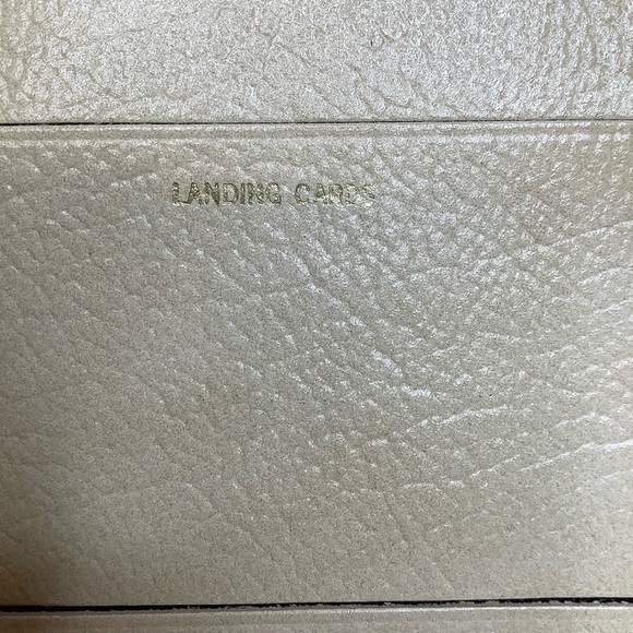 BUXTON Oasis Genuine Leather Canadian Travel Passport Wallet - Picture 10 of 14
